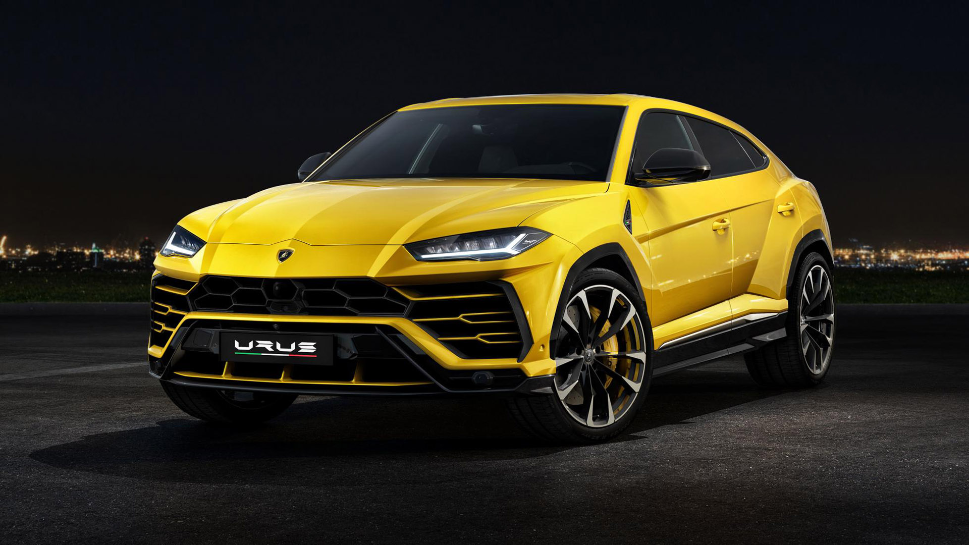 unveils Urus 'super' SUV AutoTrader